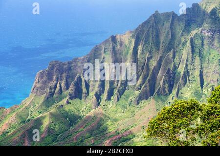 Kauai, Hawaii, USA: Na Pali Küste Übersicht (Kalalau Aussichtspunkt im Koke`e State Park) Stockfoto